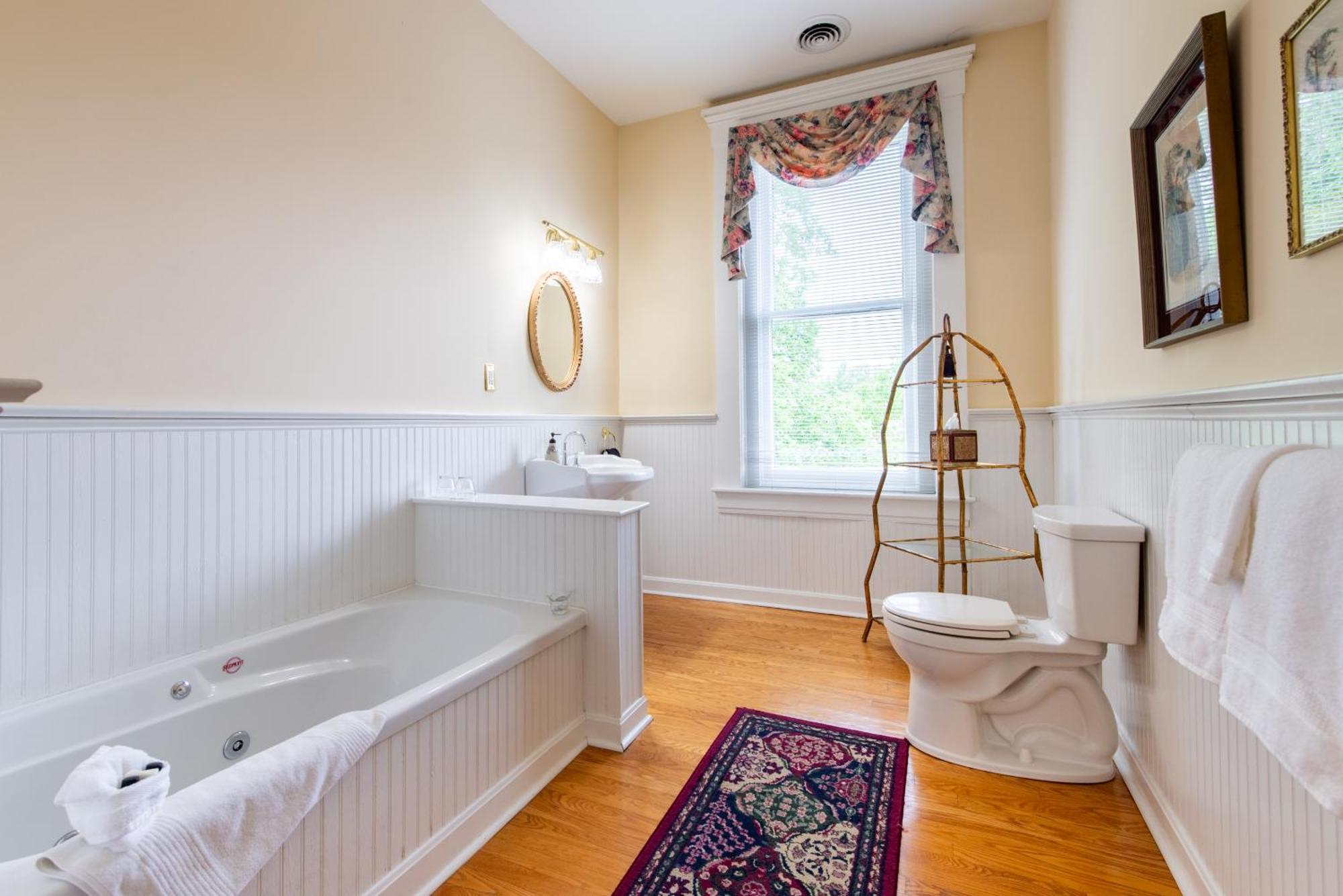 Dupont Mansion Bed & Breakfast Louisville Room photo