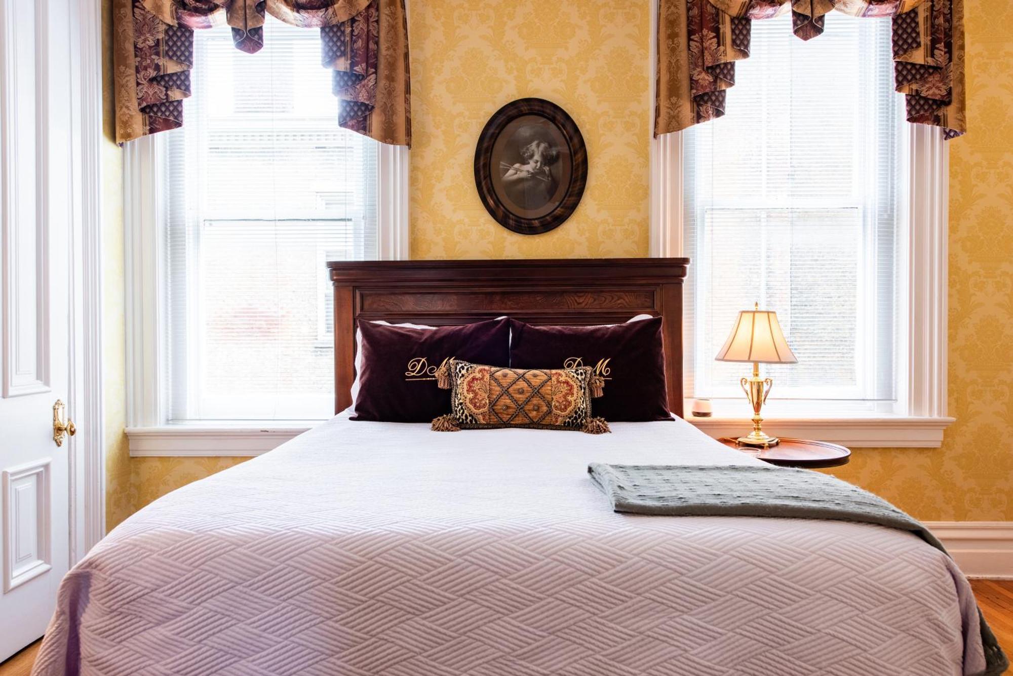 Dupont Mansion Bed & Breakfast Louisville Room photo